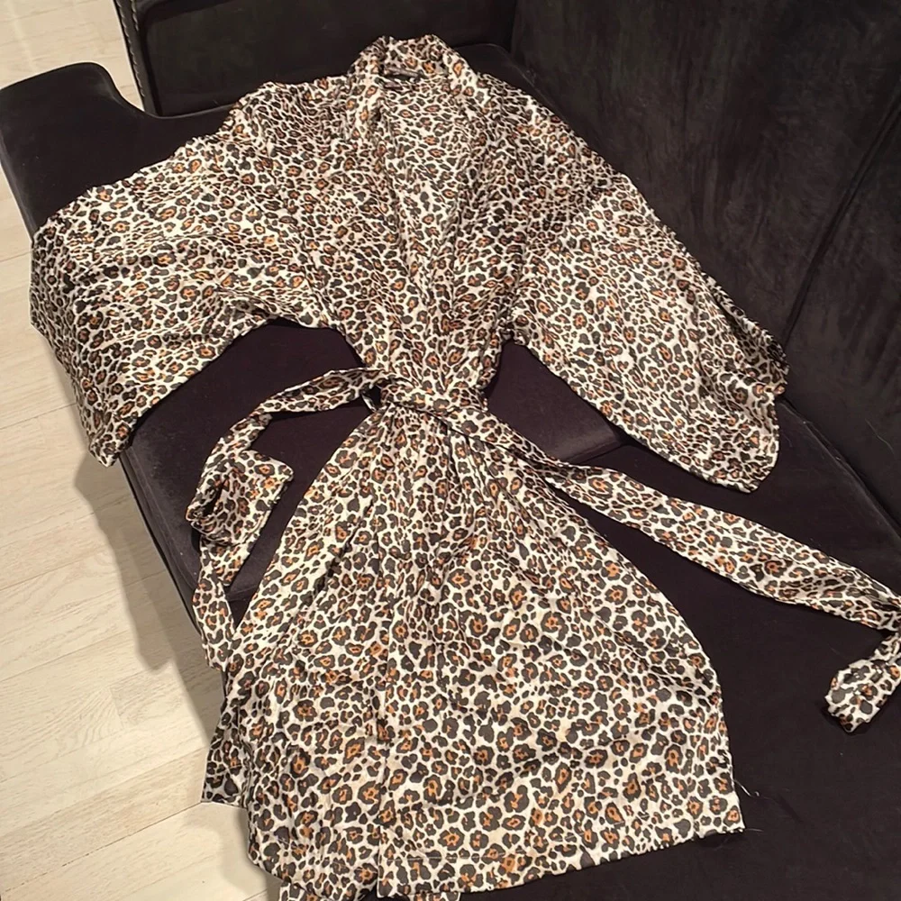 Victoria’s Secret Robe - Picture 2 of 6